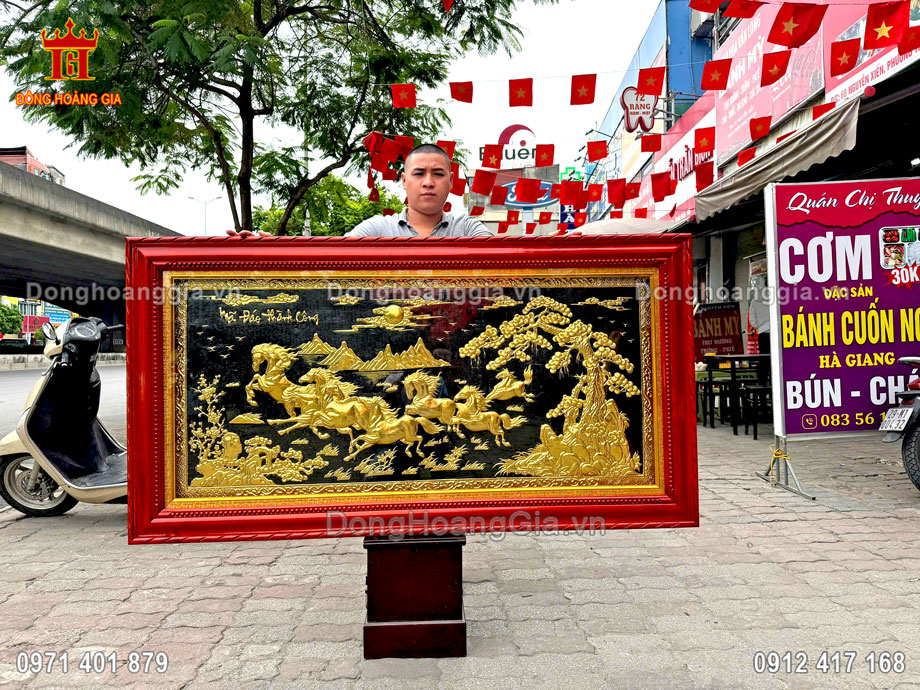 Hoàn thiện bức tranh mã đáo thành công bằng đồng mạ vàng 24K